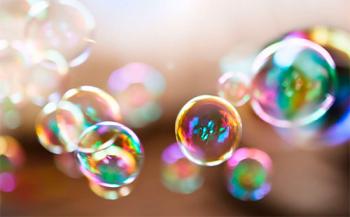 Чому мильні бульбашки є різнокольоровими