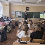 Шістнадцять років і власні уроки: як учень став учителем для сотень дітей