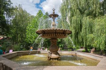 Біля фонтану, або Місце сили